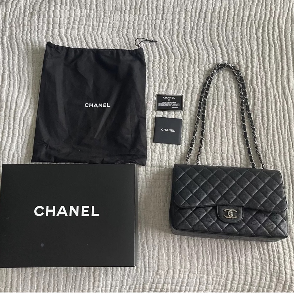 CHANEL // authentic single flap black caviar jumbo